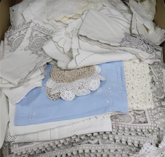 A quantity of mixed linen